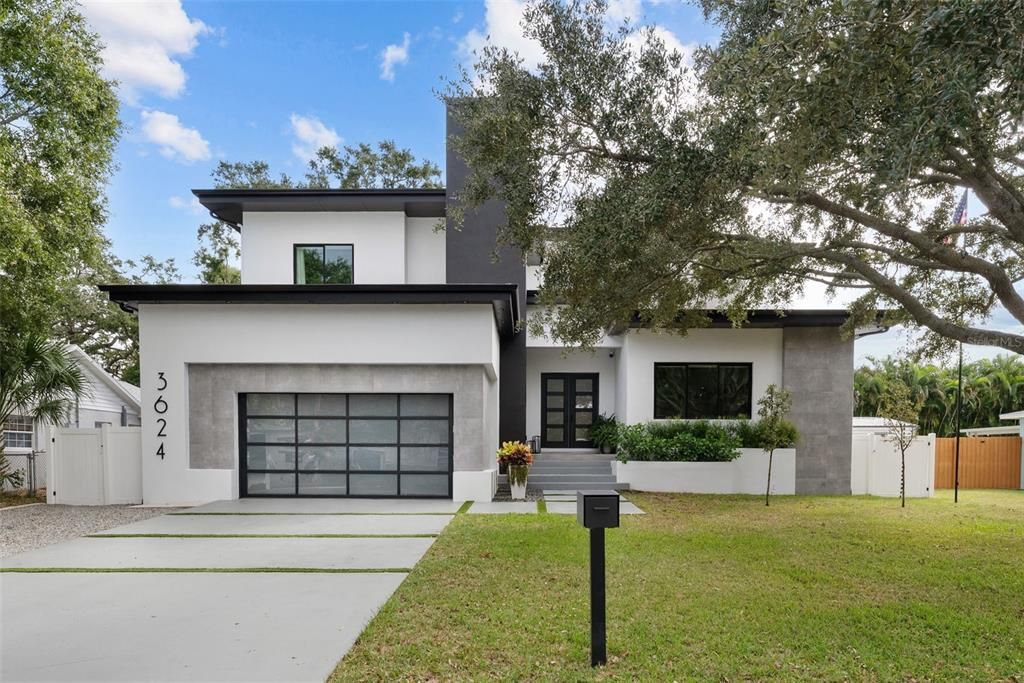 出租: $13,500 (5 贝兹, 4 浴室, 4149 平方英尺)