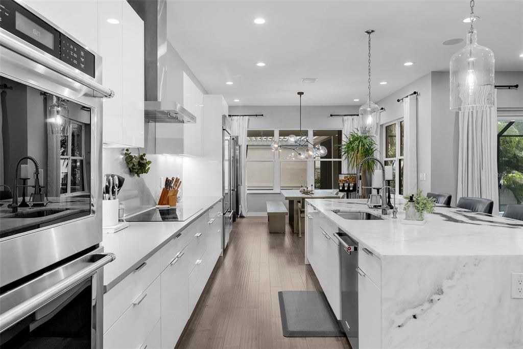 出租: $13,500 (5 贝兹, 4 浴室, 4149 平方英尺)