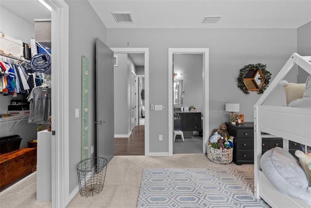 出租: $13,500 (5 贝兹, 4 浴室, 4149 平方英尺)