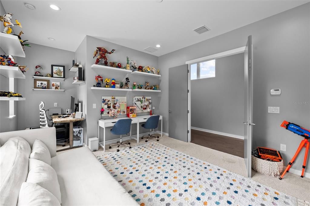 出租: $13,500 (5 贝兹, 4 浴室, 4149 平方英尺)