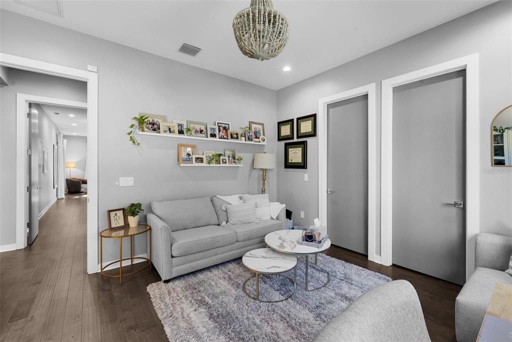 出租: $13,500 (5 贝兹, 4 浴室, 4149 平方英尺)