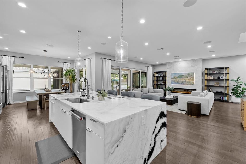 出租: $13,500 (5 贝兹, 4 浴室, 4149 平方英尺)