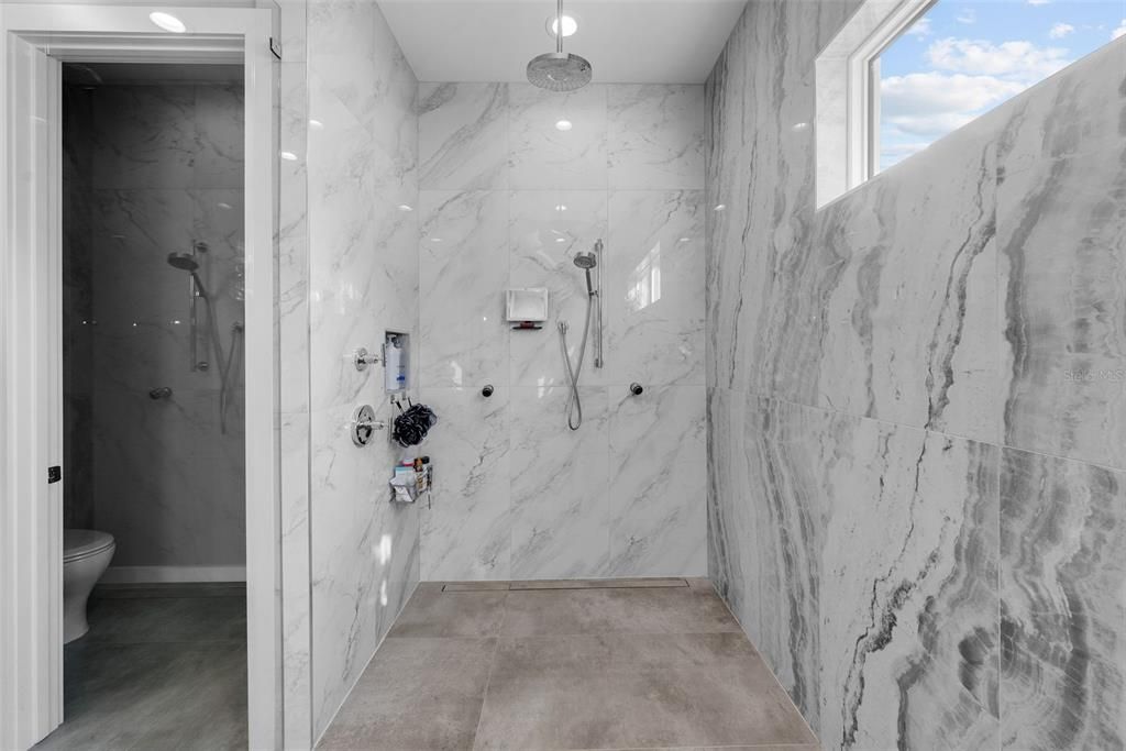 出租: $13,500 (5 贝兹, 4 浴室, 4149 平方英尺)