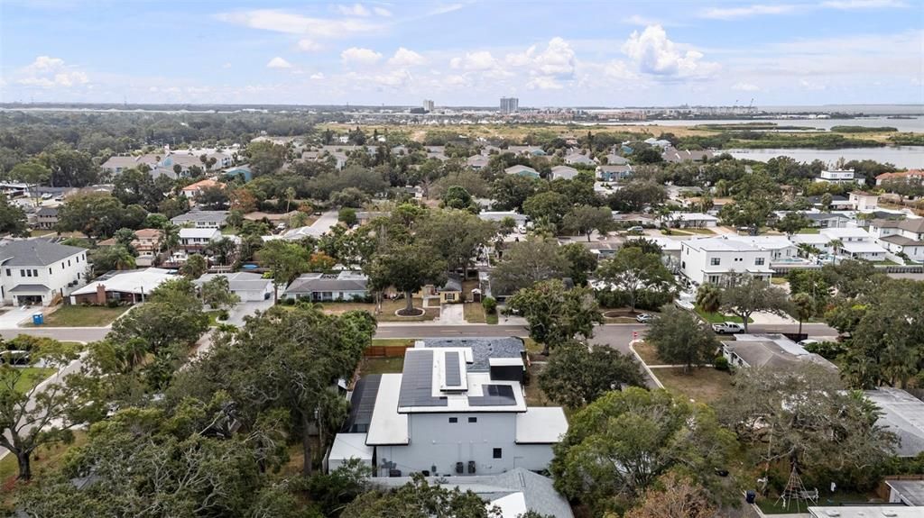 出租: $13,500 (5 贝兹, 4 浴室, 4149 平方英尺)