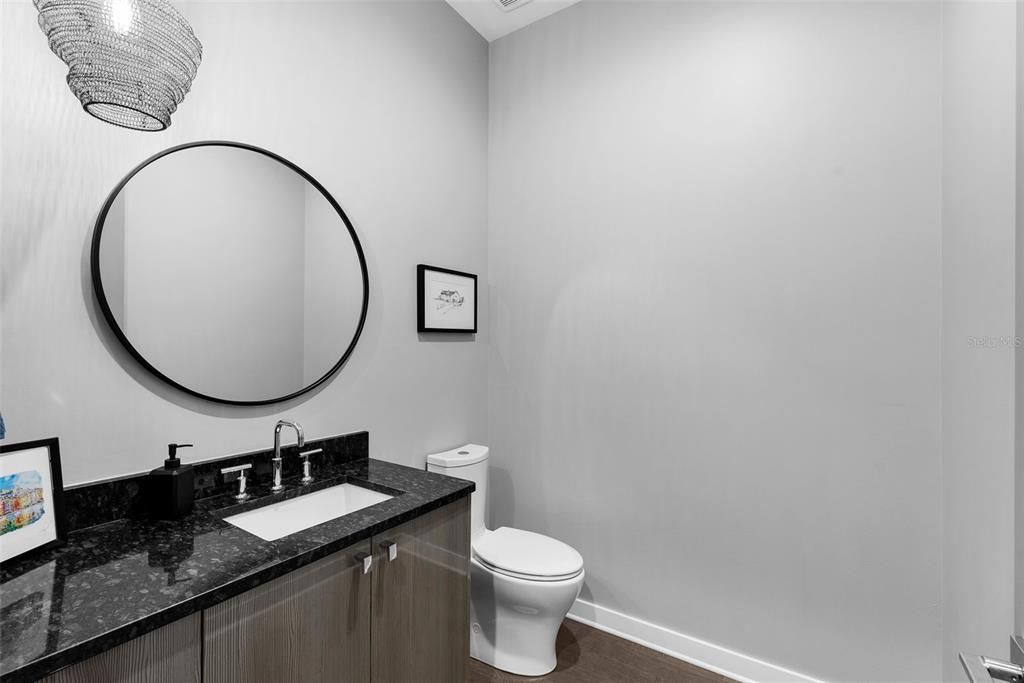 出租: $13,500 (5 贝兹, 4 浴室, 4149 平方英尺)