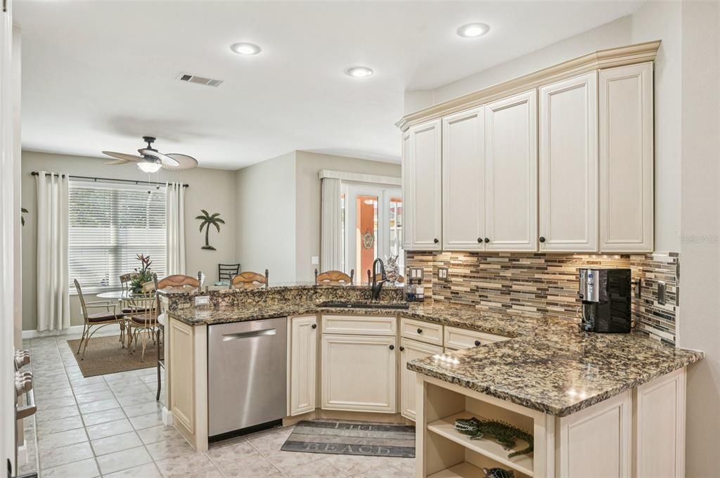 Active With Contract: $589,700 (3 beds, 2 baths, 1782 Square Feet)