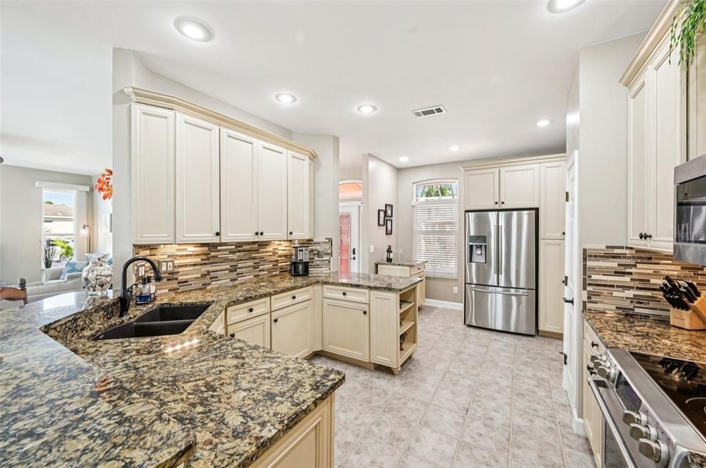 Active With Contract: $589,700 (3 beds, 2 baths, 1782 Square Feet)