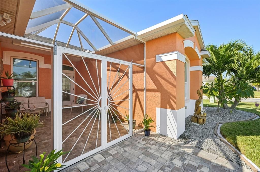 Active With Contract: $589,700 (3 beds, 2 baths, 1782 Square Feet)