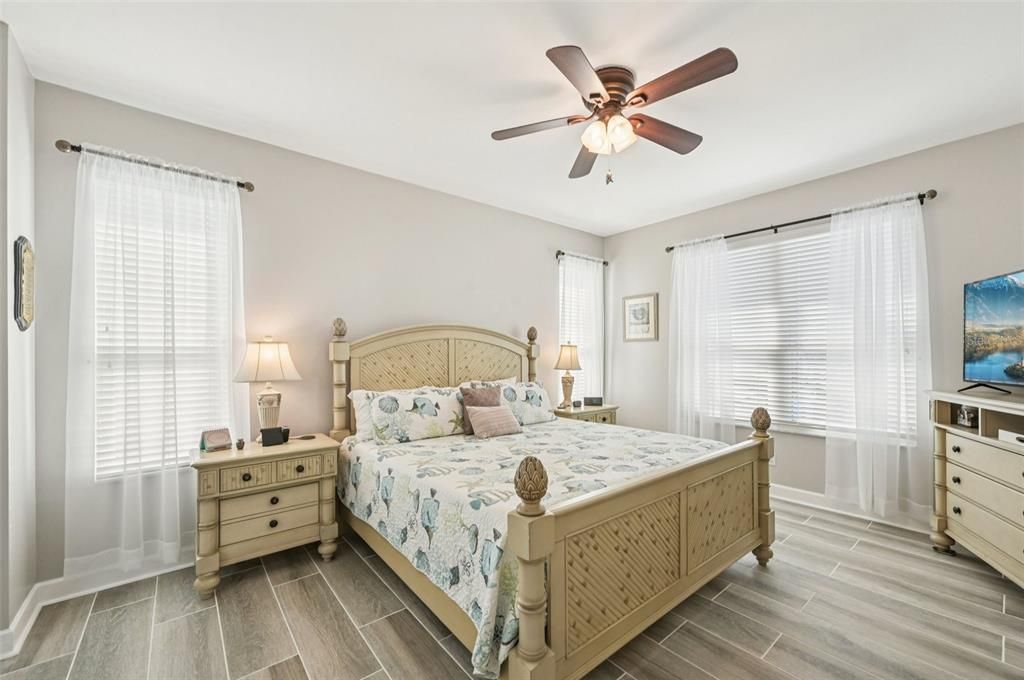 Active With Contract: $589,700 (3 beds, 2 baths, 1782 Square Feet)