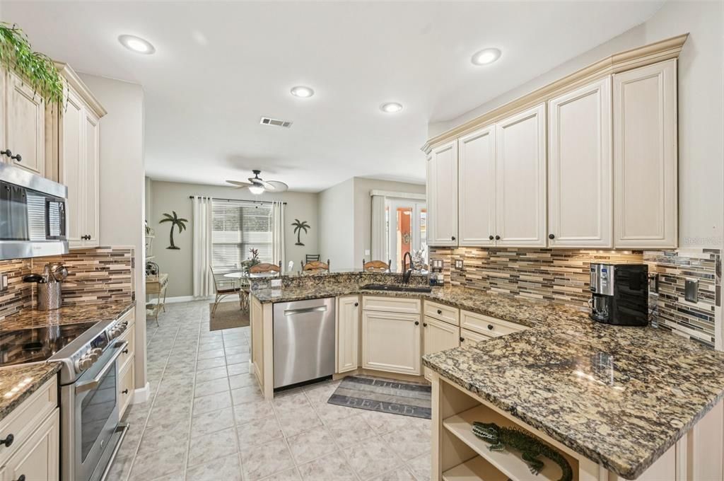 Active With Contract: $589,700 (3 beds, 2 baths, 1782 Square Feet)