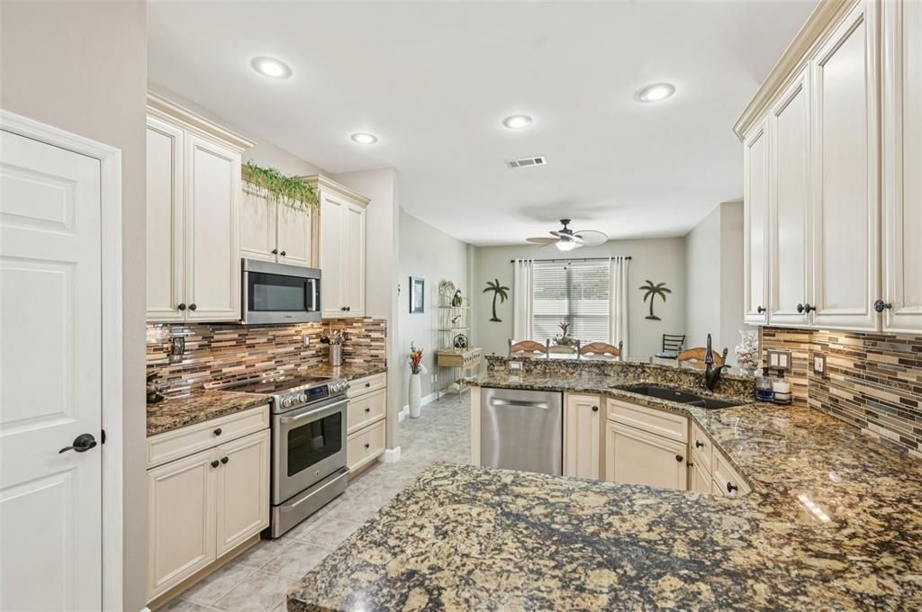 Active With Contract: $589,700 (3 beds, 2 baths, 1782 Square Feet)