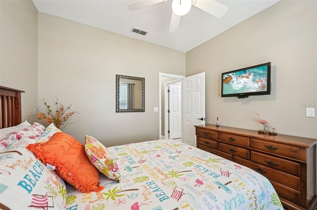 Active With Contract: $589,700 (3 beds, 2 baths, 1782 Square Feet)