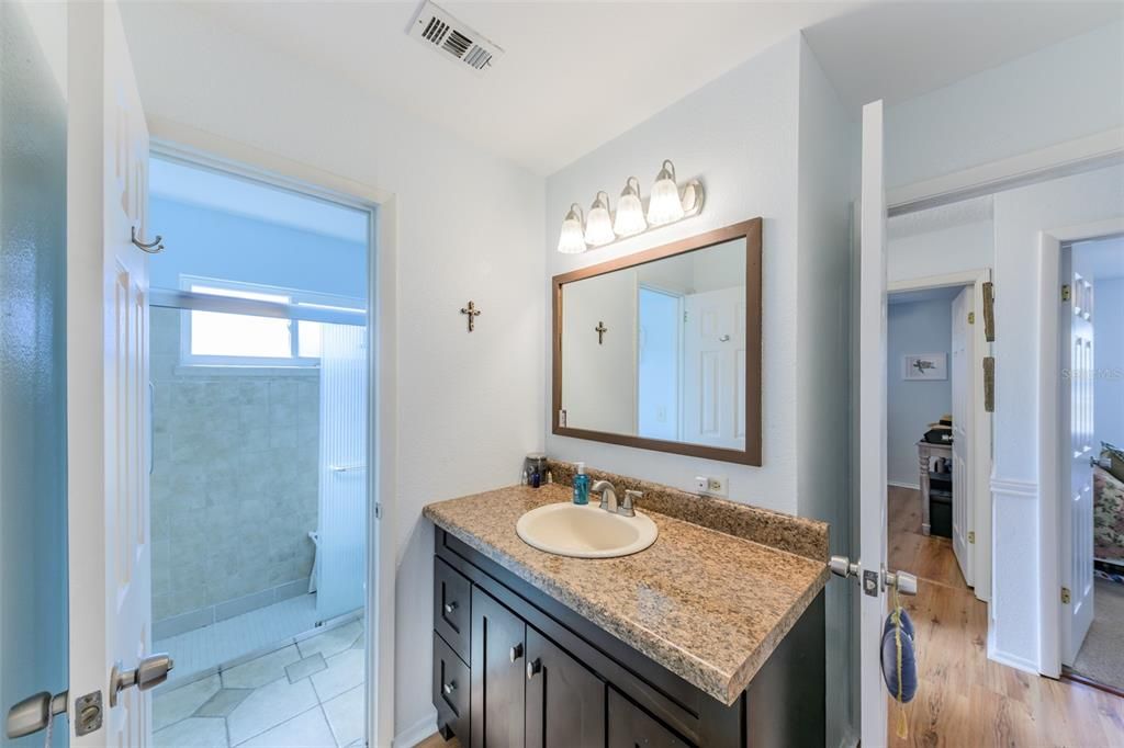 待售: $275,000 (3 贝兹, 2 浴室, 1242 平方英尺)