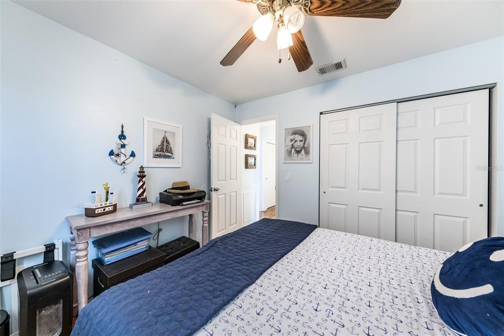 待售: $275,000 (3 贝兹, 2 浴室, 1242 平方英尺)