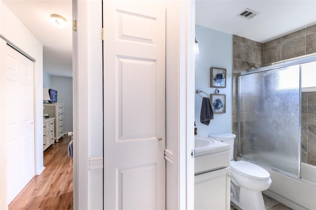 待售: $275,000 (3 贝兹, 2 浴室, 1242 平方英尺)