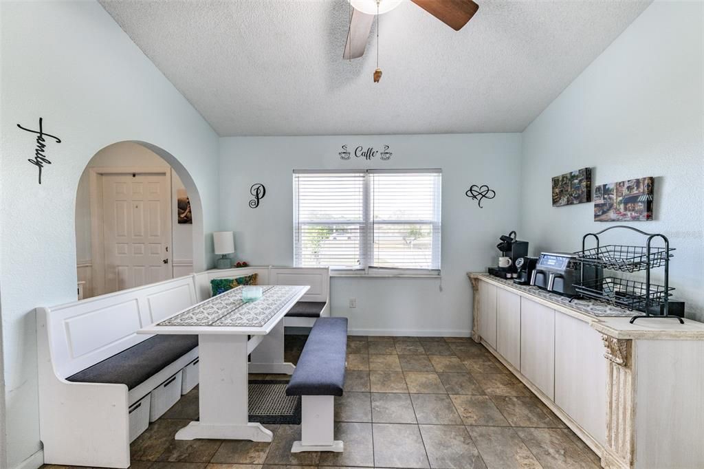 待售: $275,000 (3 贝兹, 2 浴室, 1242 平方英尺)