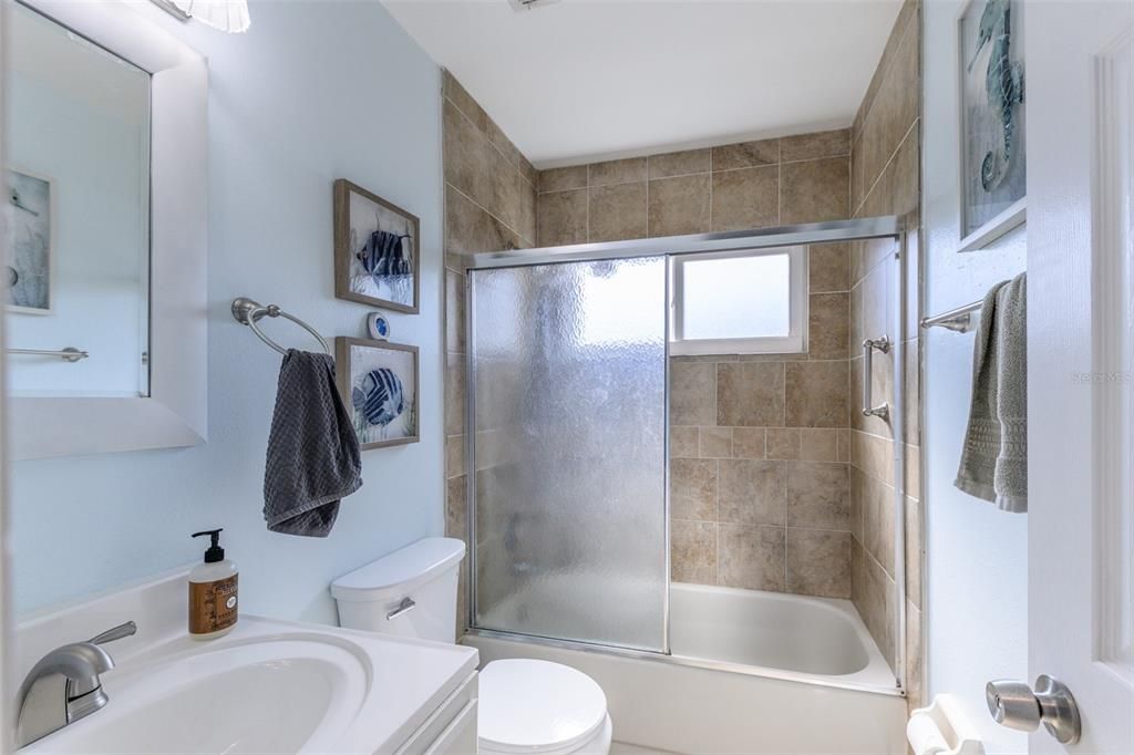 待售: $275,000 (3 贝兹, 2 浴室, 1242 平方英尺)