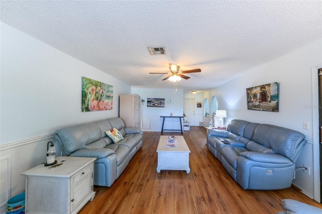 待售: $275,000 (3 贝兹, 2 浴室, 1242 平方英尺)