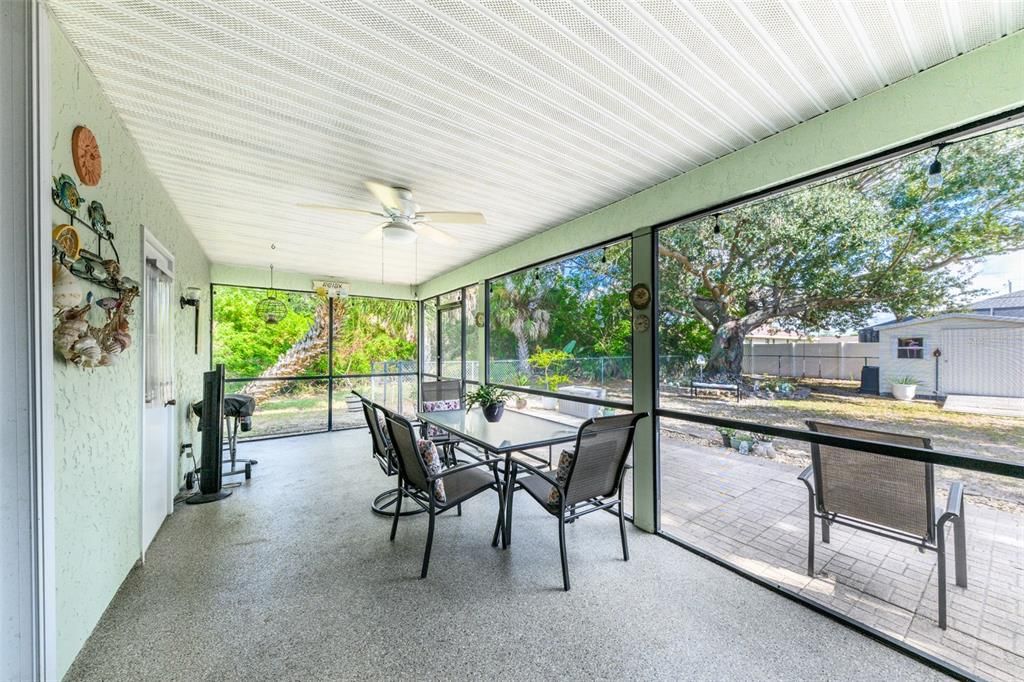 待售: $275,000 (3 贝兹, 2 浴室, 1242 平方英尺)