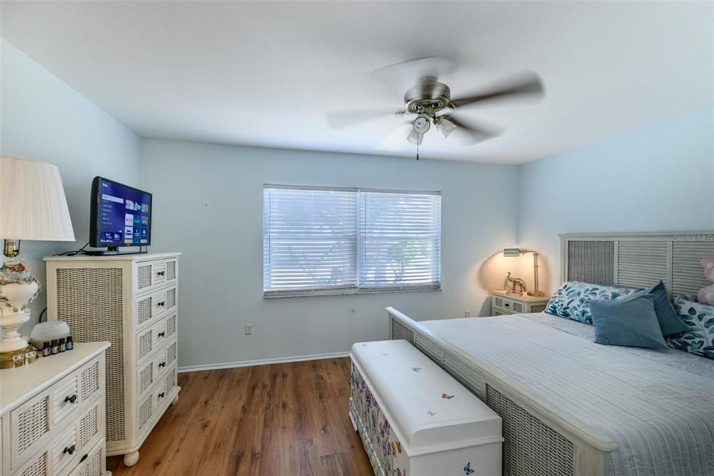 待售: $275,000 (3 贝兹, 2 浴室, 1242 平方英尺)