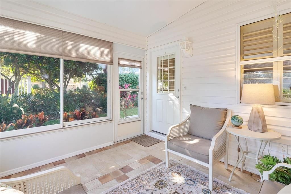 На продажу: $299,900 (2 спален, 2 ванн, 1188 Квадратных фут)