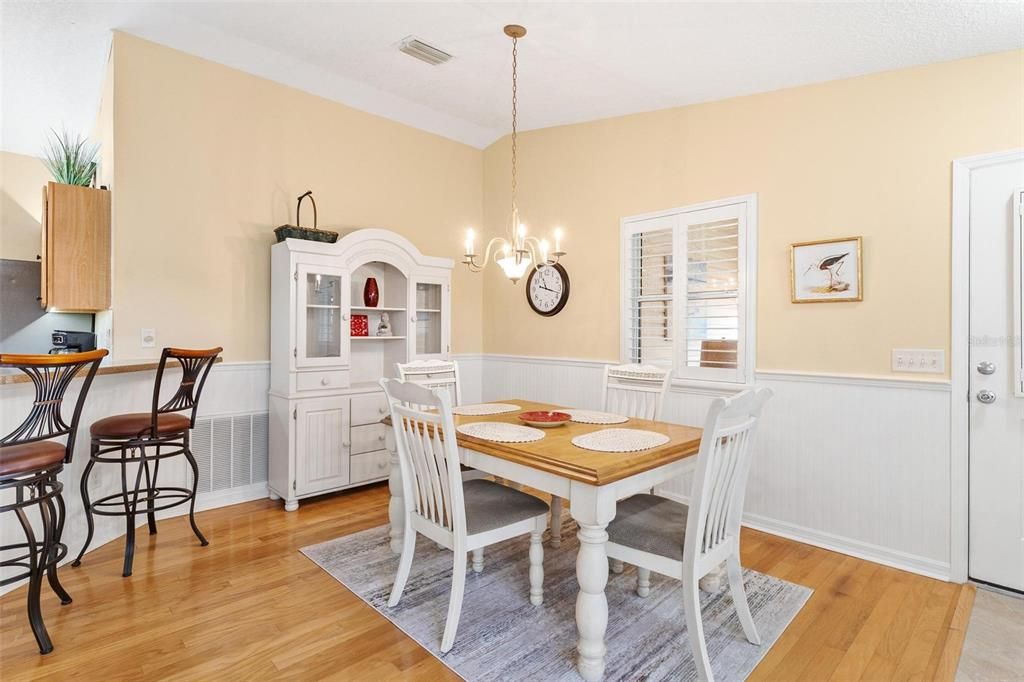 На продажу: $299,900 (2 спален, 2 ванн, 1188 Квадратных фут)