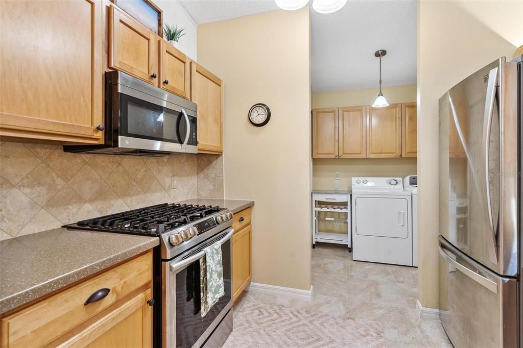 На продажу: $299,900 (2 спален, 2 ванн, 1188 Квадратных фут)