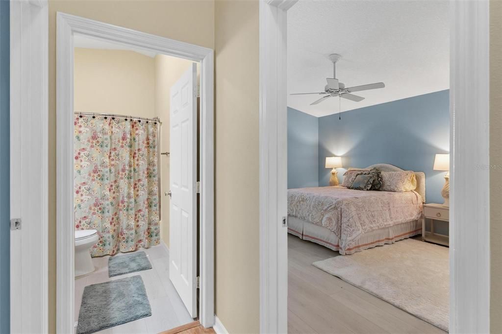 На продажу: $299,900 (2 спален, 2 ванн, 1188 Квадратных фут)