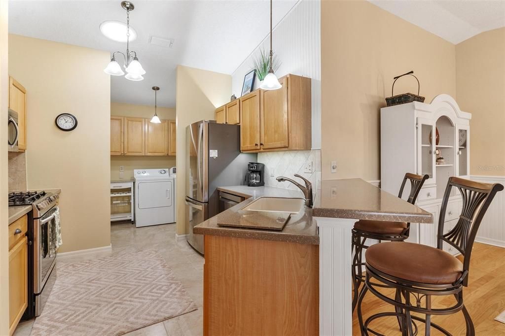 На продажу: $299,900 (2 спален, 2 ванн, 1188 Квадратных фут)