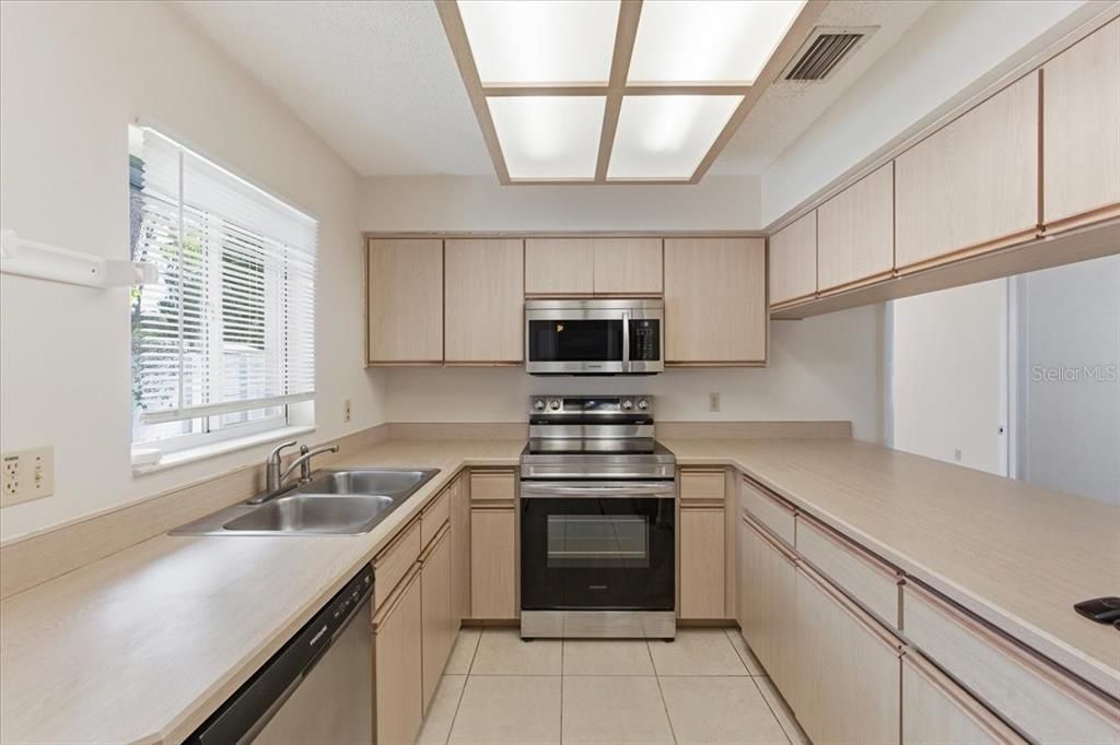 For Sale: $315,000 (3 beds, 2 baths, 1526 Square Feet)