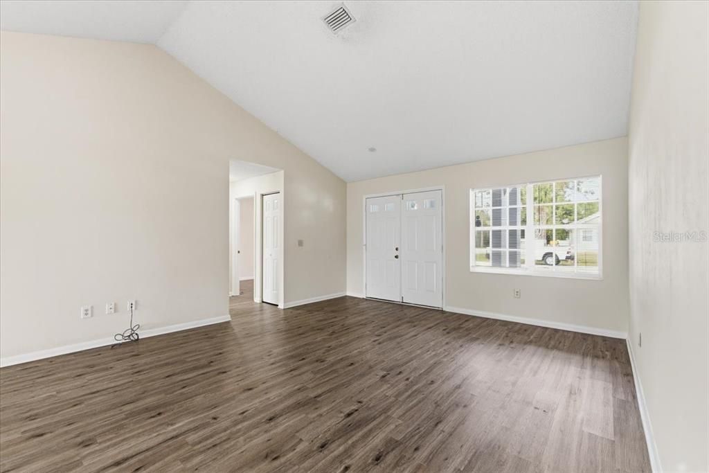 For Sale: $315,000 (3 beds, 2 baths, 1526 Square Feet)