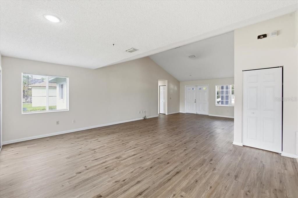 For Sale: $315,000 (3 beds, 2 baths, 1526 Square Feet)