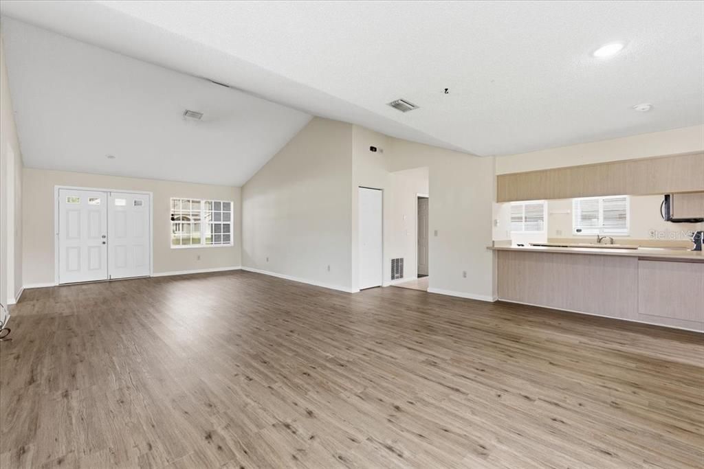 For Sale: $315,000 (3 beds, 2 baths, 1526 Square Feet)