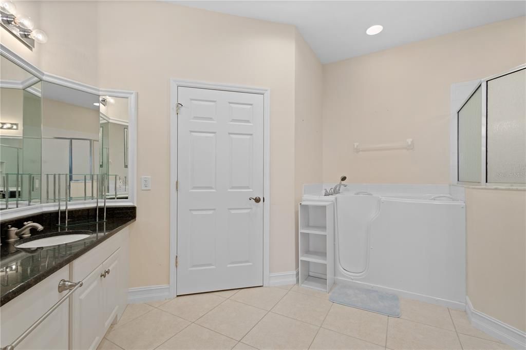 For Sale: $409,900 (3 beds, 3 baths, 2572 Square Feet)