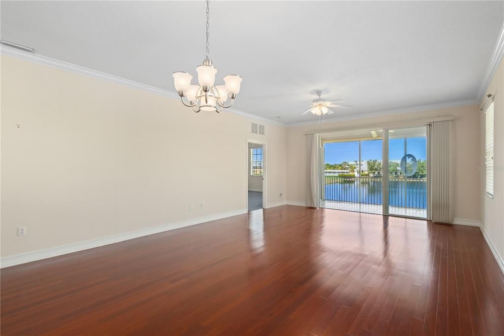 For Sale: $409,900 (3 beds, 3 baths, 2572 Square Feet)