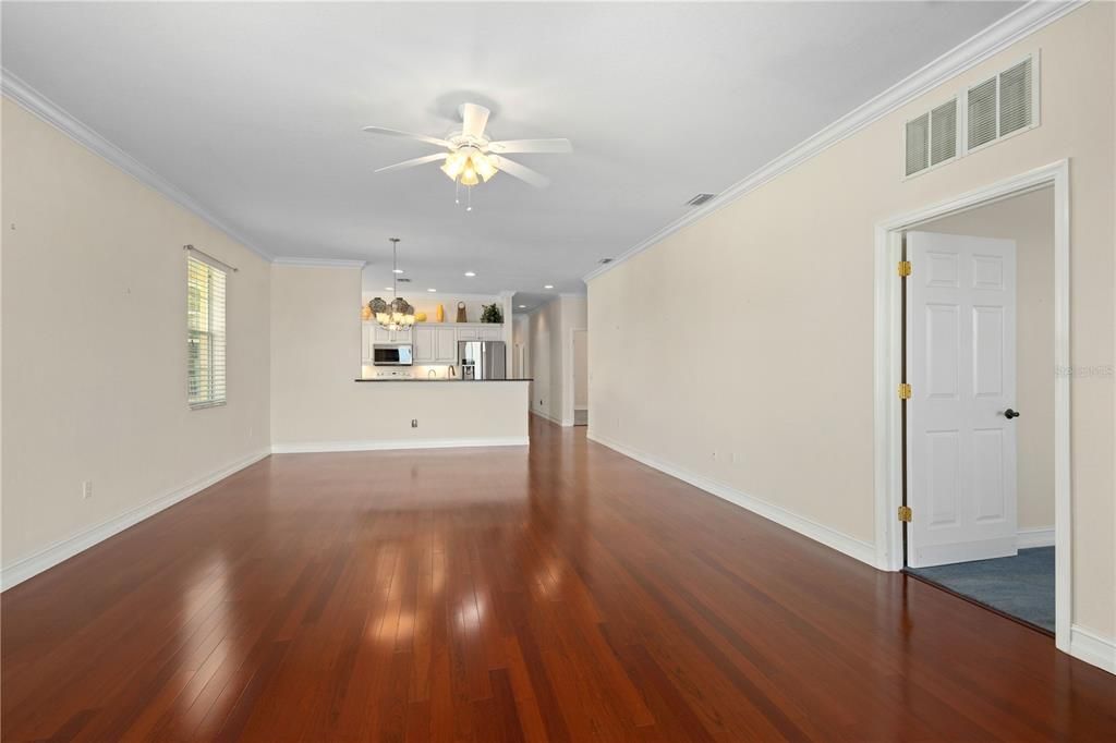 For Sale: $409,900 (3 beds, 3 baths, 2572 Square Feet)