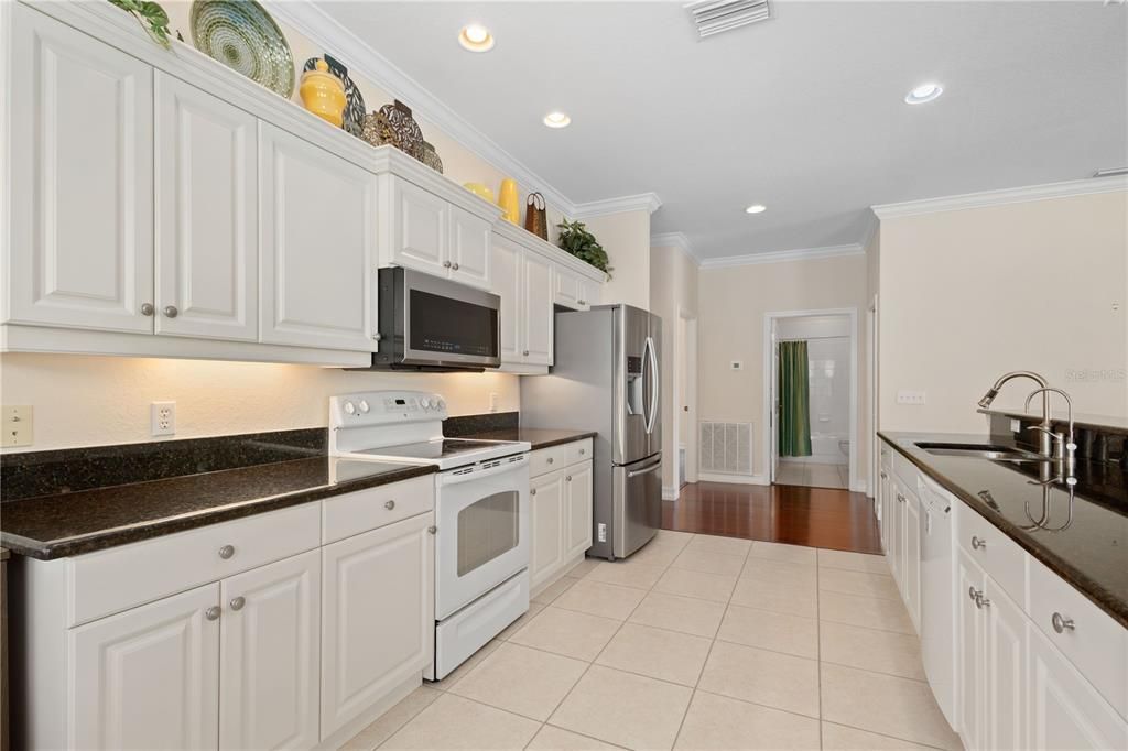 For Sale: $409,900 (3 beds, 3 baths, 2572 Square Feet)