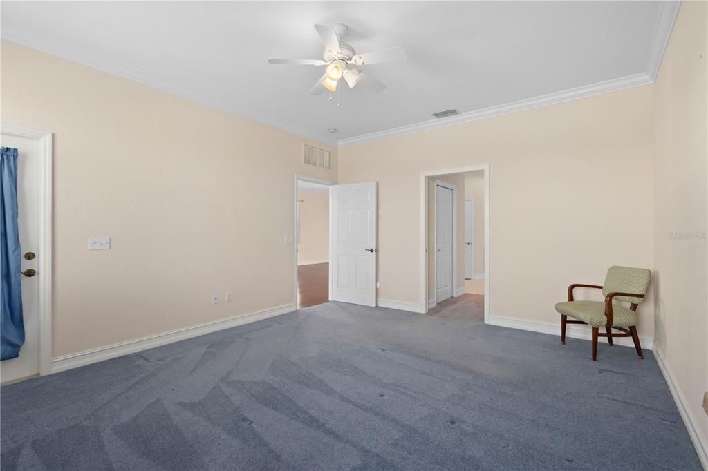 For Sale: $409,900 (3 beds, 3 baths, 2572 Square Feet)