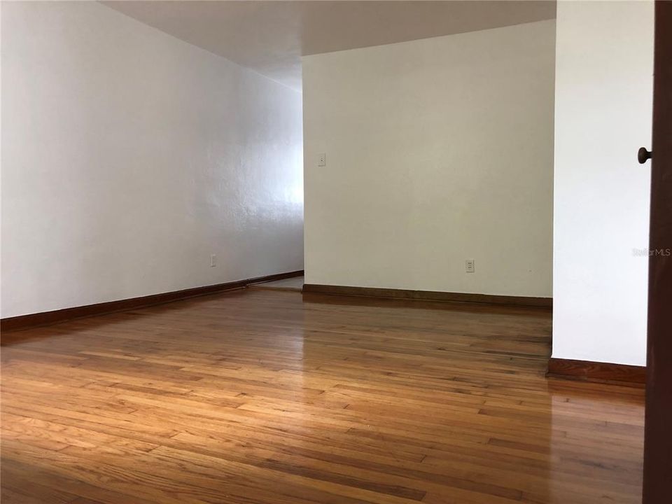 For Rent: $1,600 (2 beds, 1 baths, 825 Square Feet)