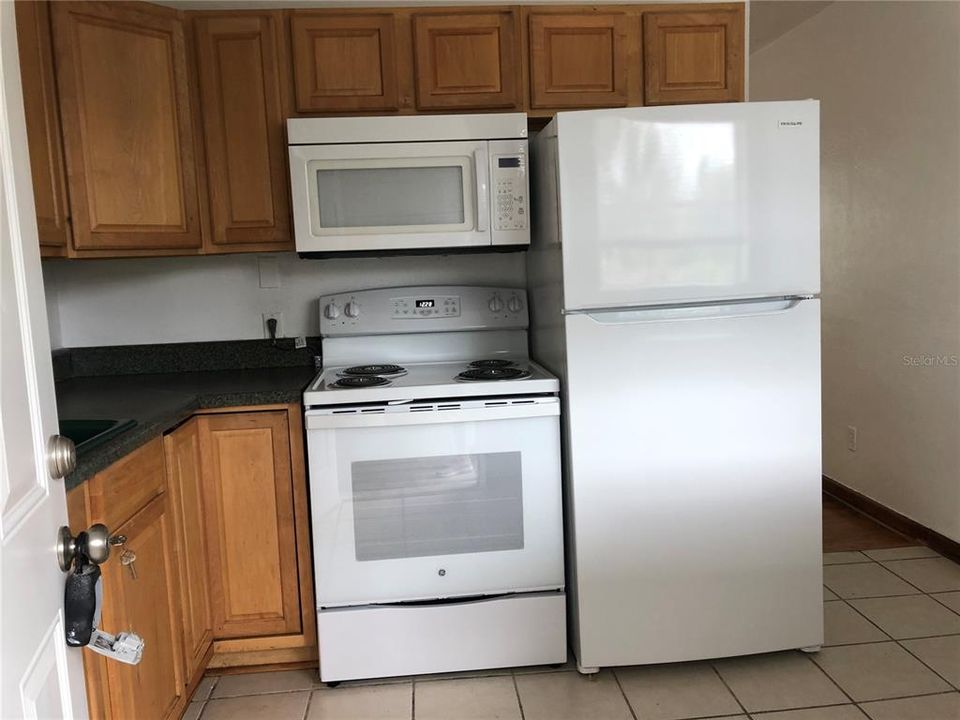 For Rent: $1,600 (2 beds, 1 baths, 825 Square Feet)