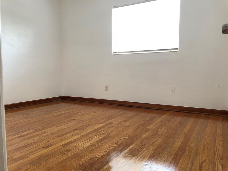 For Rent: $1,600 (2 beds, 1 baths, 825 Square Feet)