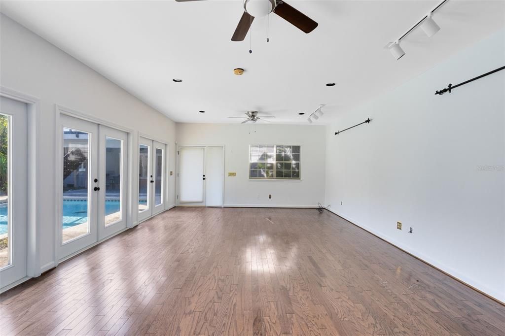 En Venta: $2,490,000 (5 camas, 4 baños, 3948 Pies cuadrados)