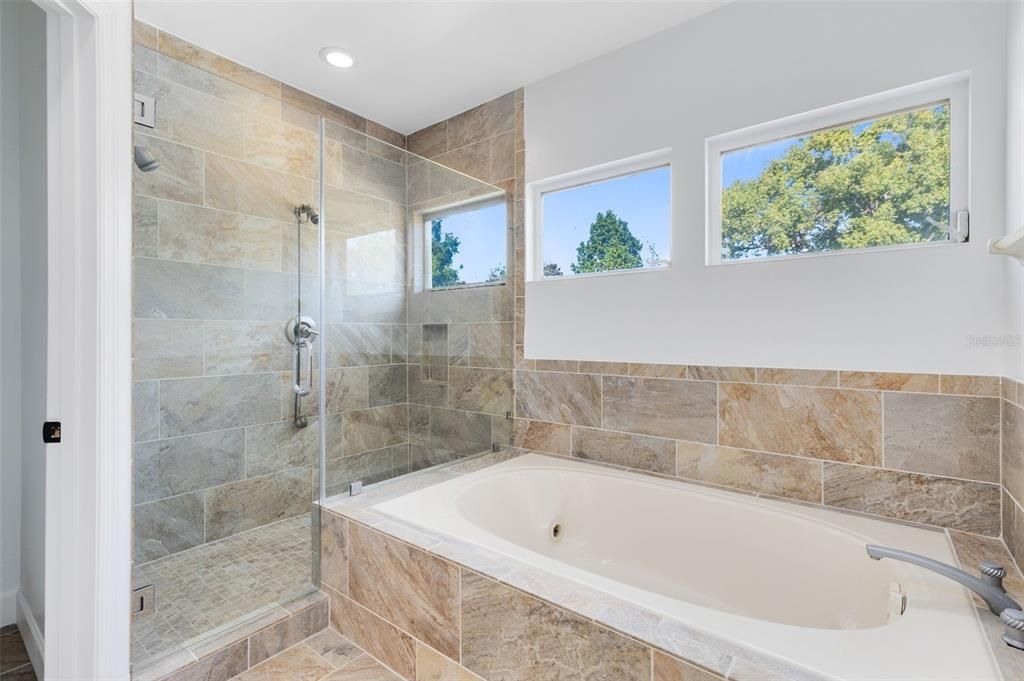 En Venta: $2,490,000 (5 camas, 4 baños, 3948 Pies cuadrados)