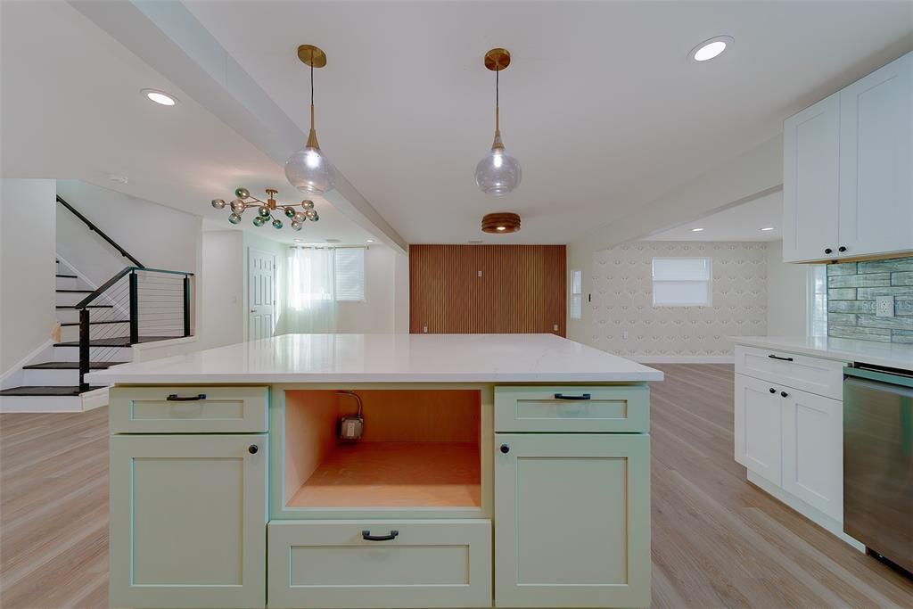 For Sale: $699,000 (3 beds, 2 baths, 1468 Square Feet)