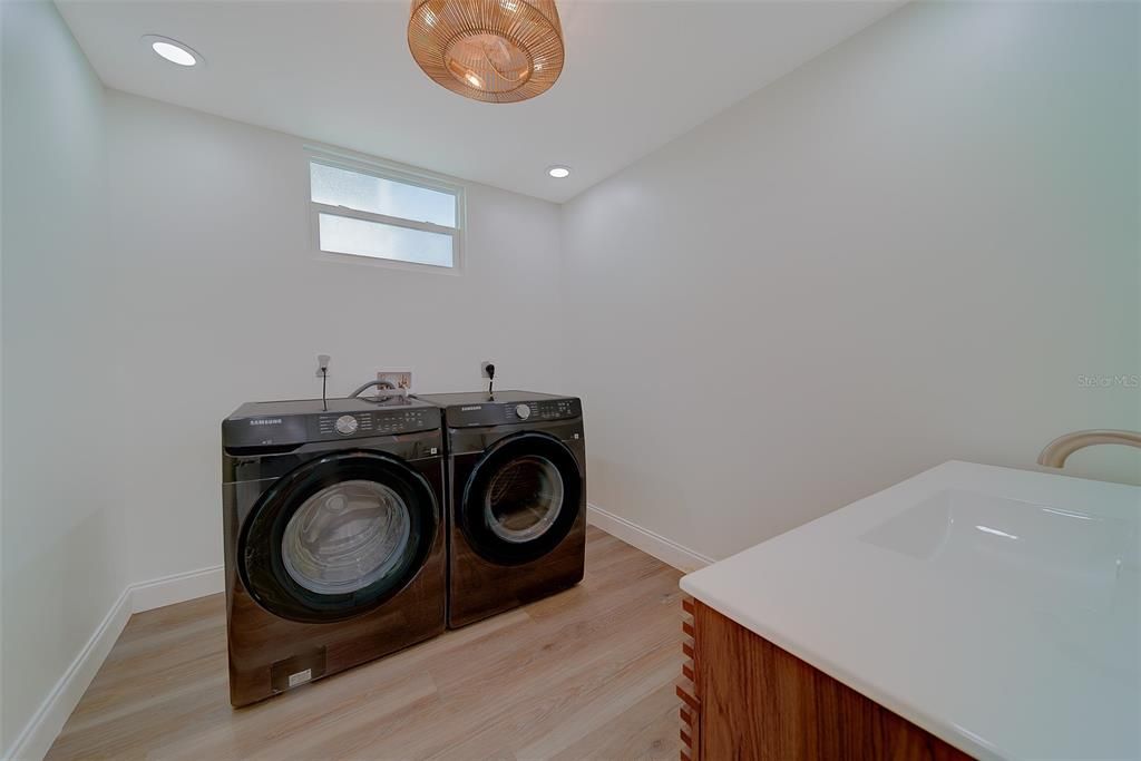 For Sale: $699,000 (3 beds, 2 baths, 1468 Square Feet)