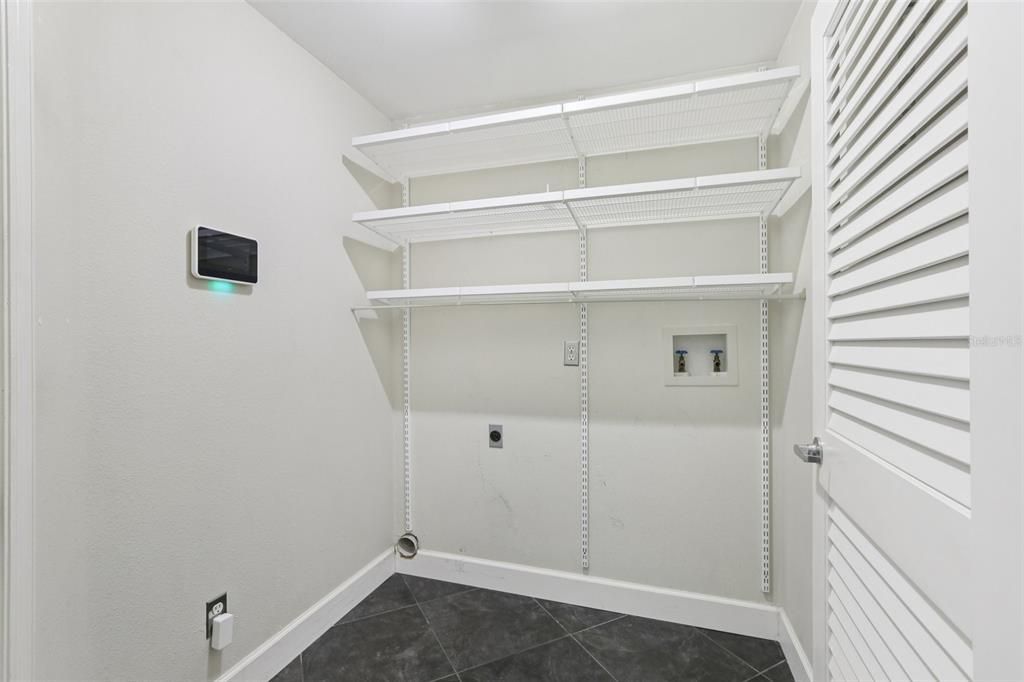 合同活跃: $460,000 (3 贝兹, 2 浴室, 1836 平方英尺)