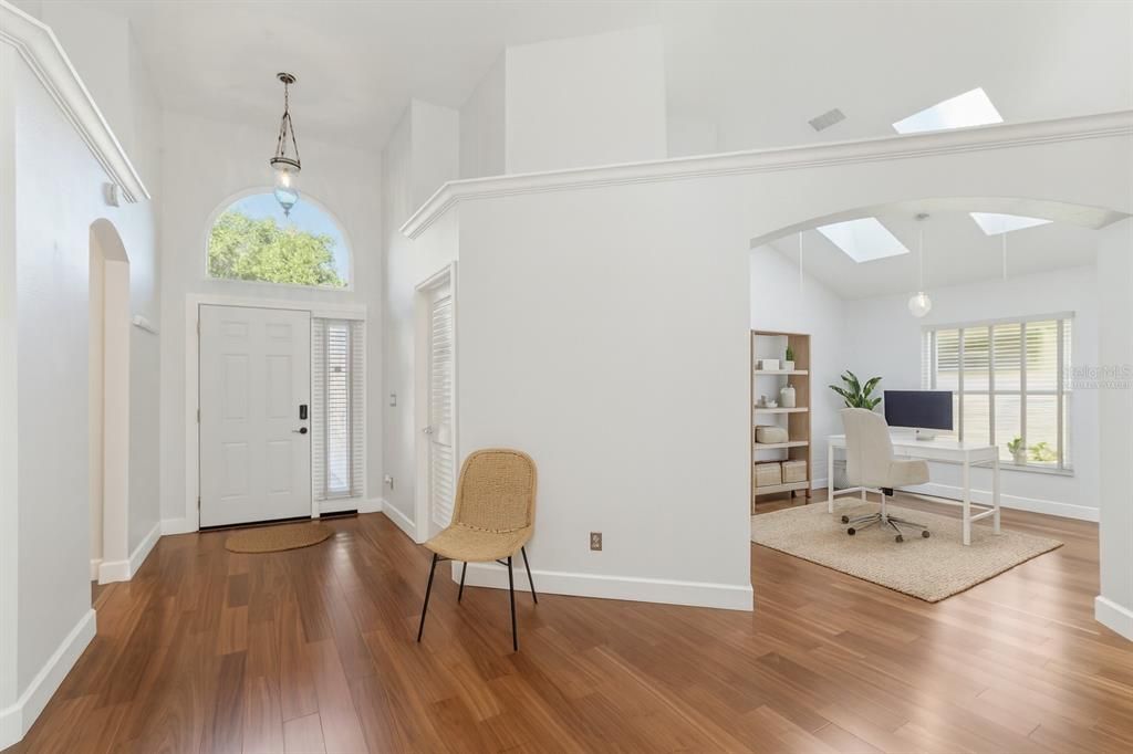 合同活跃: $460,000 (3 贝兹, 2 浴室, 1836 平方英尺)