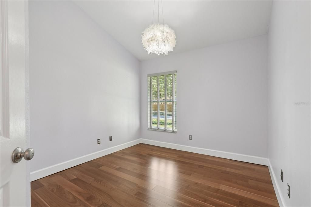 合同活跃: $460,000 (3 贝兹, 2 浴室, 1836 平方英尺)