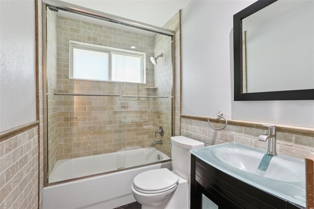 合同活跃: $460,000 (3 贝兹, 2 浴室, 1836 平方英尺)