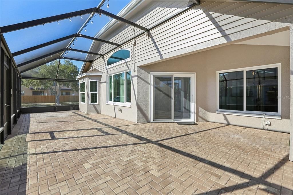 合同活跃: $460,000 (3 贝兹, 2 浴室, 1836 平方英尺)